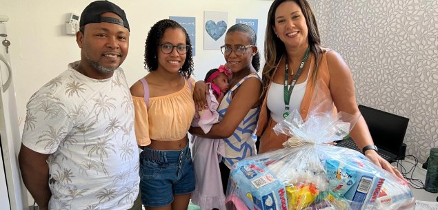 Recém-nascida de parto surpresa na UPA de Brotas ganha enxoval de presente da equipe da unidade